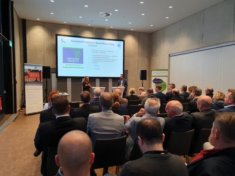 Veranstaltung der Kunststoff-Initiative und des Kompetenzzentrums Kunststoff in der Stadthalle Troisdorf
