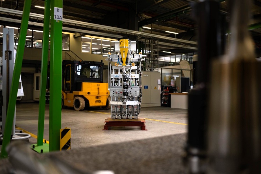 W. MÜLLER Extrusionskopf das Herzstück des Extrusionsprozesses beim Extrusionsblasformen (W. MÜLLER GmbH - Markus Zordel)